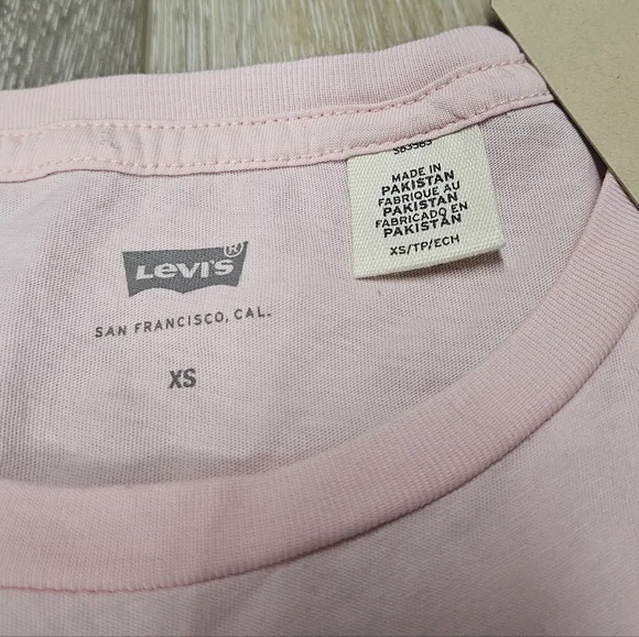 Levi's Perfect Crew Neck Graphic Tee Shirt Top Pastel Pink Fitted Women's XS - Picture 3 of 4